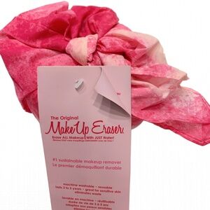 The Original MakeUp Eraser Perfect Pigment 5 Day Set, Laundry Bag & Hair Scarf